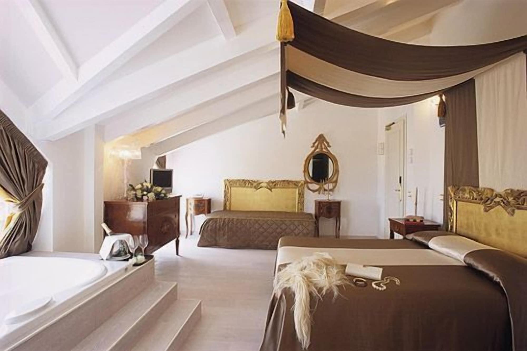 M Glamour Hotel Габиче Маре Екстериор снимка