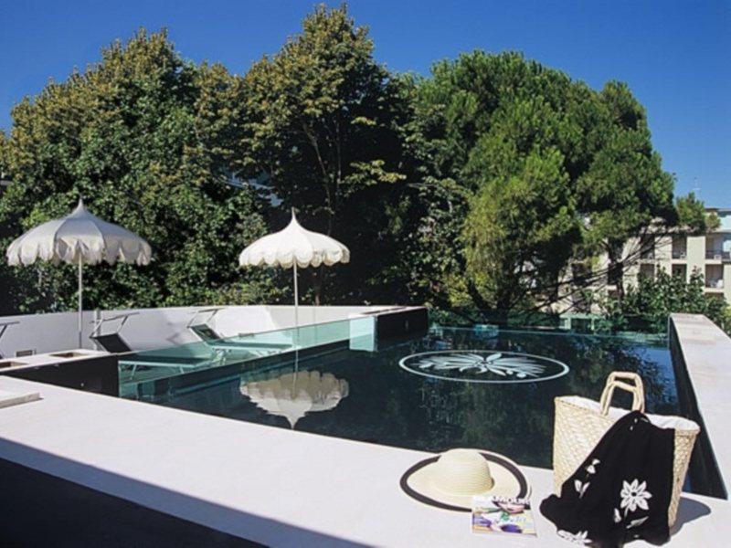 M Glamour Hotel Габиче Маре Екстериор снимка